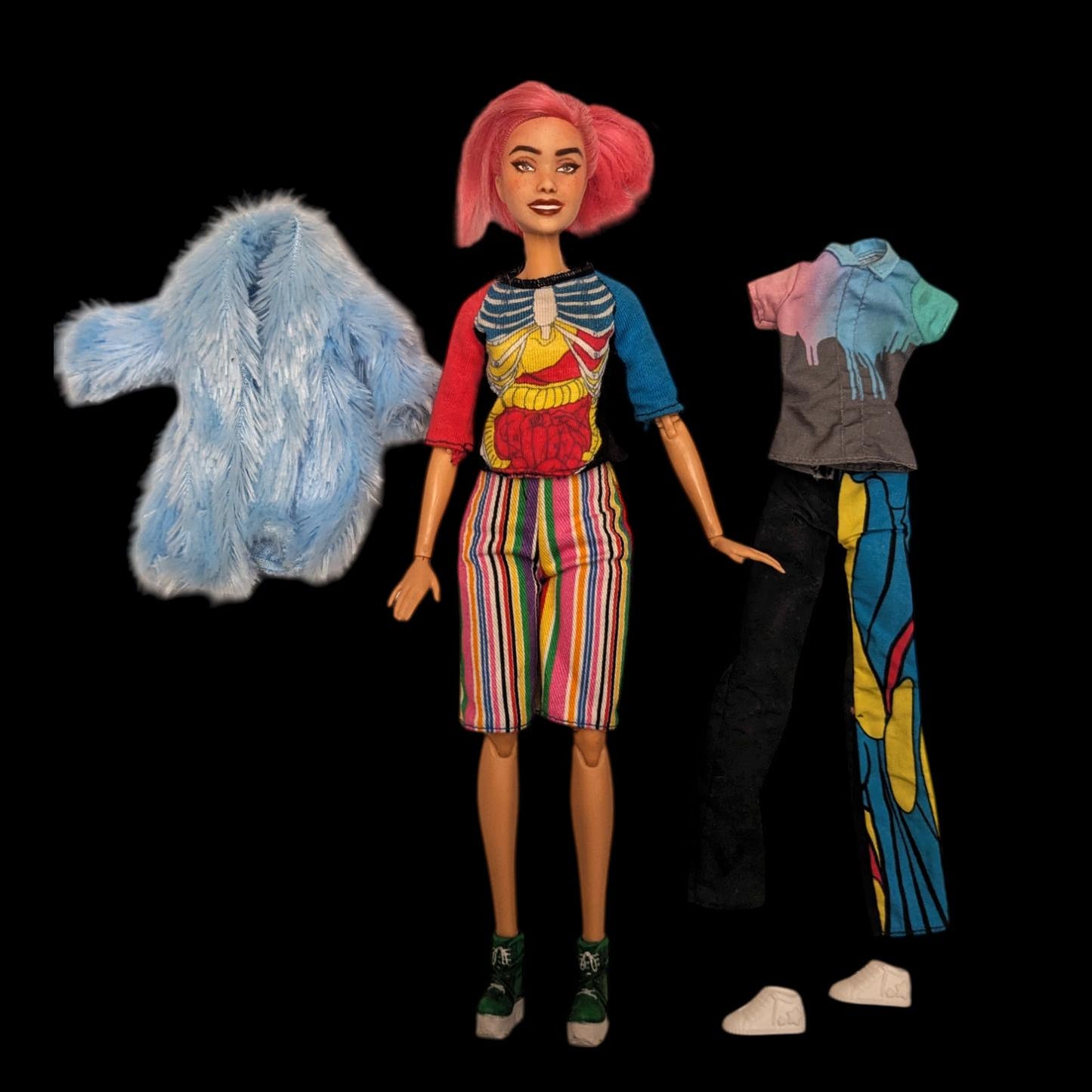 CHRISTY | ooak art doll - repainted doll with articulated body and pink hair
